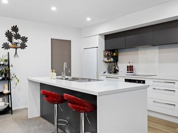 Contemporary Living with Space to Simply Enjoy