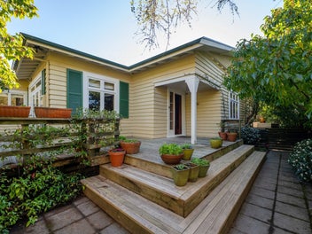 3,041sqm in two titles with a charming 268sqm home