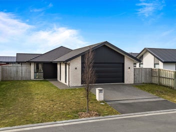 NO TENANTS. NO WAITING. MUST SELL!