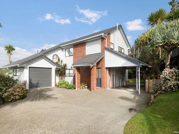 Super 4 Bedroom Family Living