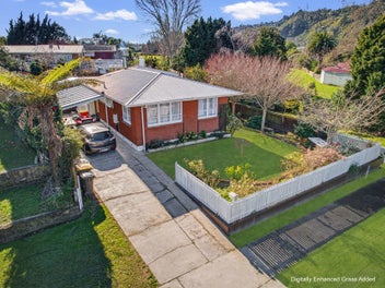 Deck, Garden & Easy Family Living