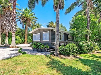 Waimauku Subtropical Retreat