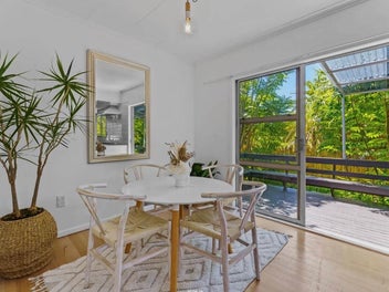 Waimauku Subtropical Retreat