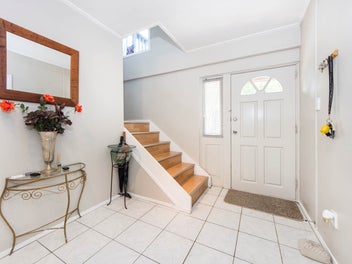 Urgent Sale: Solid 1970s Character, 713sqm Section