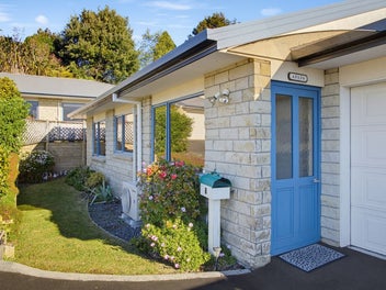 Secure Easy-Care Living with Bush Outlook