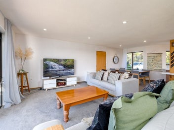 Elevated lifestyle living just minutes from town
