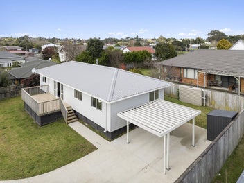 4 BEDROOM MODERN, LOW-MAINTENANCE LIVING