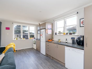 Sunny, Easy Care Living!