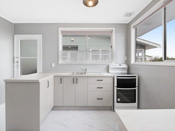 Solid Brick 2 bed I Modernised & Move-In Ready!