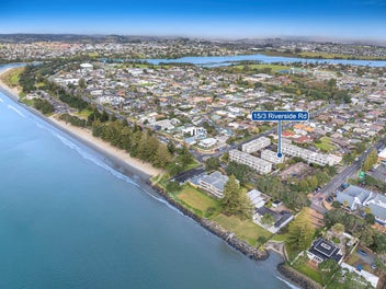 Coastal Cool: Stylish Living Opposite Orewa Beach