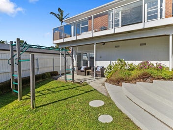 Searching for an elevated sun-drenched haven?