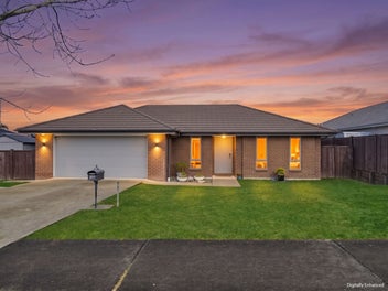 Family Space with All-Season Outdoor Entertaining!