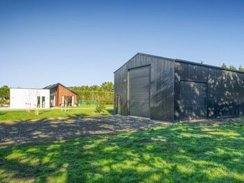 Contemporary Living, Enviable Location