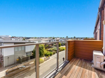 The bargain of the year in Hobsonville Point.