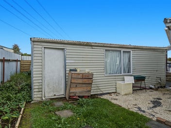 Do Up and Urgent Sale
