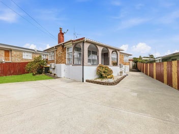 Prime 865sqm Antique Brick Home