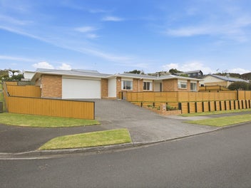 REFRESHED FAMILY LIVING - LOW MAINTENANCE APPEAL