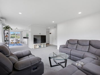 REFRESHED FAMILY LIVING - LOW MAINTENANCE APPEAL