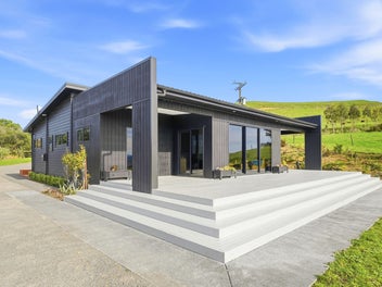 Panoramic Views. Premium Lifestyle.