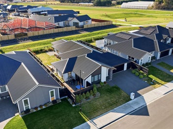 4 Bed Family Home | Bellgrove | Reserve Boundary