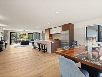 Spacious Luxury by the Beach