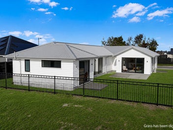 Executive Family Living - Brand New Ready to Enjoy