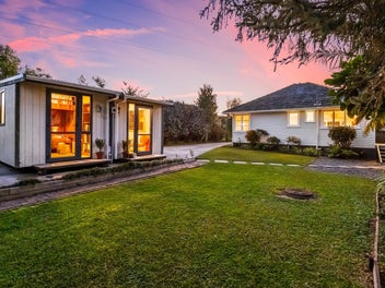 Big Garden. Bonus Cabins. Quiet Street.