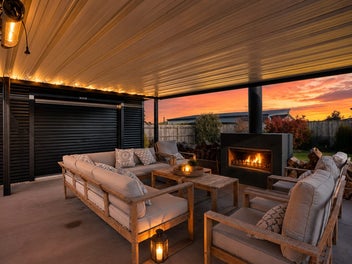 An Entertainer's Dream Back Yard