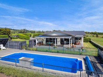 Lifestyle living, sea views & income potential