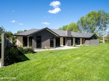 Price reduced - Lifestyle awaits!