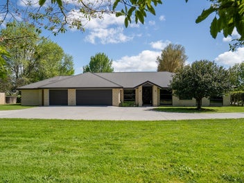 Price reduced - Lifestyle awaits!