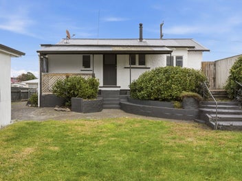 Beachside beauty with a Kiwi lifestyle to love!
