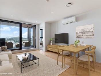 PENTHOUSE, HARBOUR VIEWS & MULTIPURPOSE ROOM!