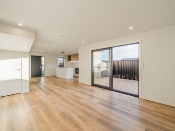 Modern Three-Bedroom Home – Central Upper Hutt