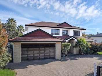 Grand Family Living on 806m2 in Dannemora