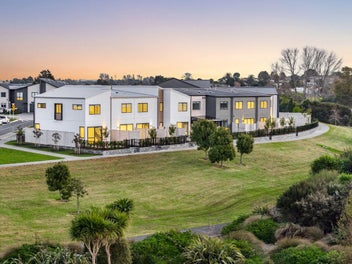 Stylish Three Bedroom Haven with Reserve Outlook