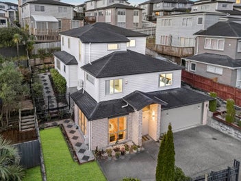 Elevated Views – 5 Beds & Dual Ensuites