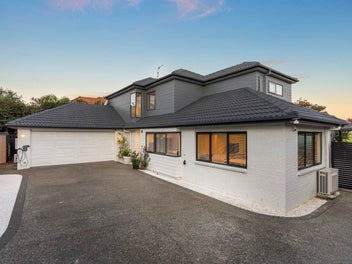 Pristine with Pool and Park Access
