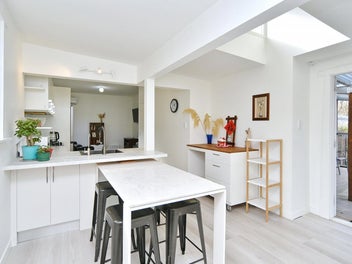 Entry Level Gem! Double Garage & 1.5 bathrooms!