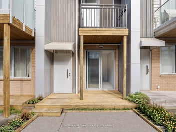 Spacious Living, Central New Lynn