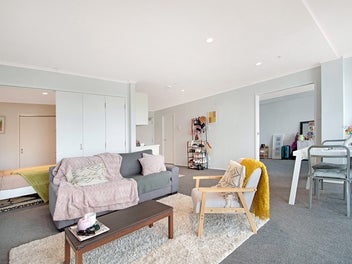 SECURE LIVING. SMART BUYING.