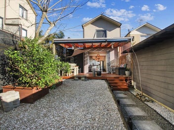 Elegant Family Home In Botany College Zone