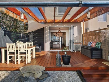 Freehold Gem In Botany College Zone
