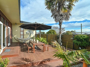 Family Living with Fantastic Outdoor Space