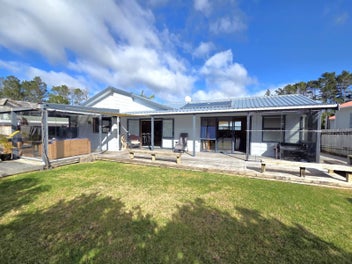 Matarangi Poolside Oasis