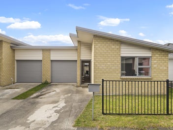 Modern Brick Duplex Living in Central Manukau