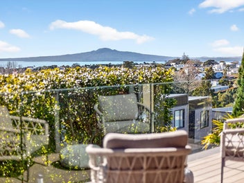 Architectural Excellence Meets Iconic Views