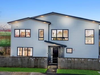 Modern Terrace! Unbeatable Deck & Yard