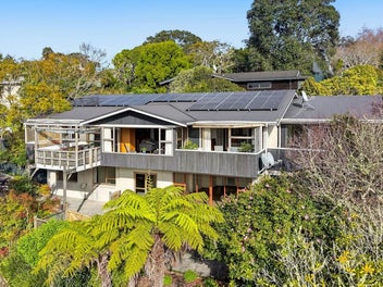 Private Bushside Sanctuary with Classic 1970s ...