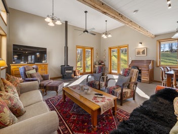 Lifestyle Haven With Extended Family Living